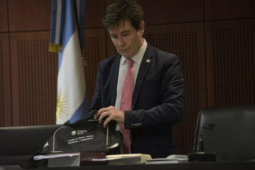 EN LA AUDIENCIA DEL CASO DE JOSÉ ALPEROVICH. El juez Enrique Pedicone en la sala de la Justicia penal. la gaceta / foto de franco vera (archivo) 