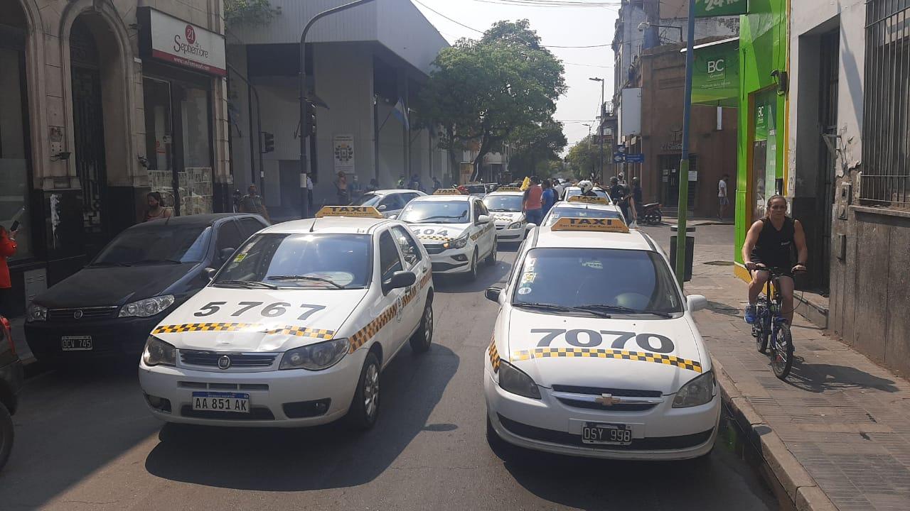 Movilización de taxistas en Tucumán