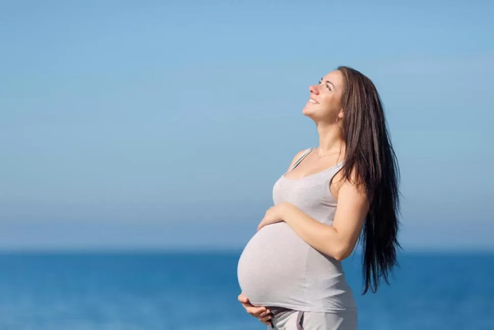 PREMISAS. El parto respetado busca ser lo más natural posible y asegurar el derecho a que la madre esté acompañada por quien ella elija; a que decida en qué posición parir y el uso o no de analgesia; y al contacto inmediato con el bebé, entre otros. gentileza Instituto de Maternidad