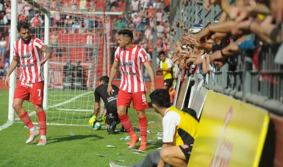 LA SOCIEDAD. Ramiro Costa y Gonzalo Rodríguez compartieron el ataque en algunos partidos del último torneo y conformarían la dupla ofensiva de cara al reinicio. 