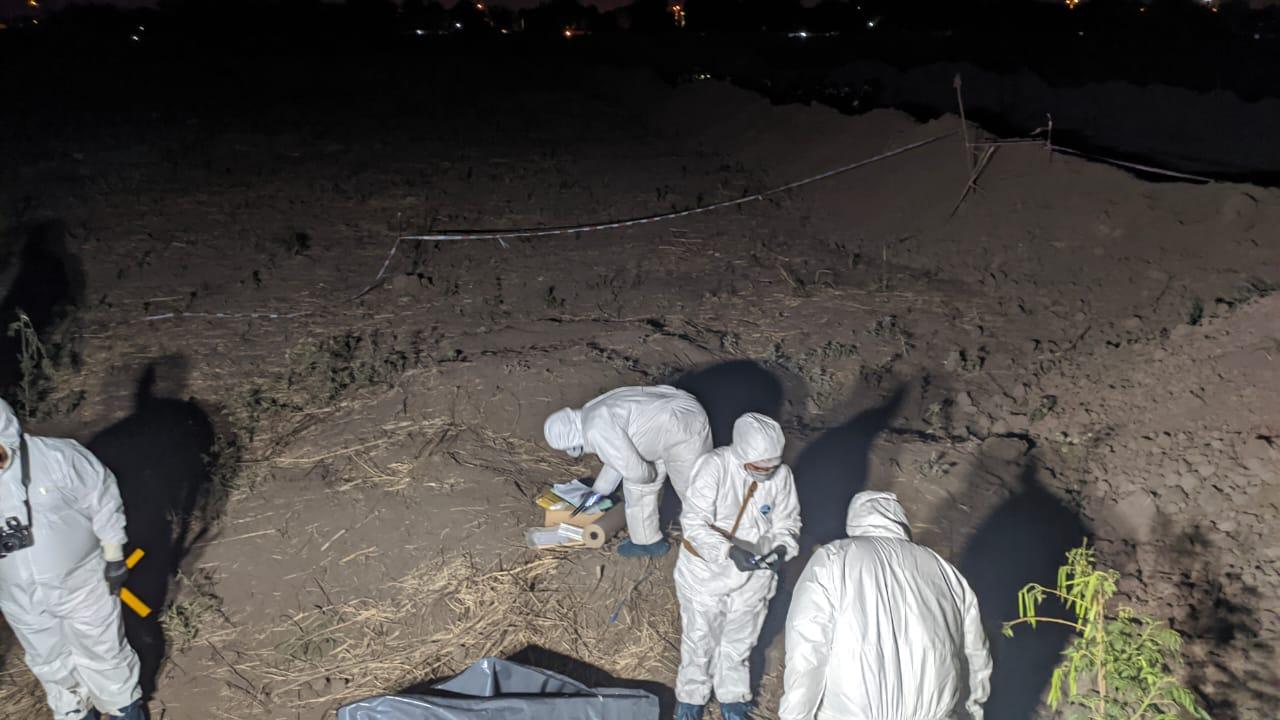 EN EL LUGAR DEL HECHO. Peritos trabajan en el lugar donde fue hallada la niña. Foto: MPF