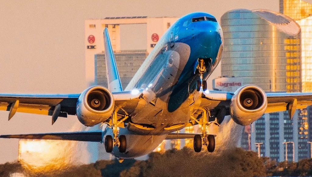 VACUNA. Aerolíneas Argentinas traerá las vacunas desde Rusia.