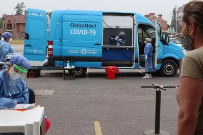 Proponen un sueldo adicional para los trabajadores de la salud abocados en la lucha contra la covid-19