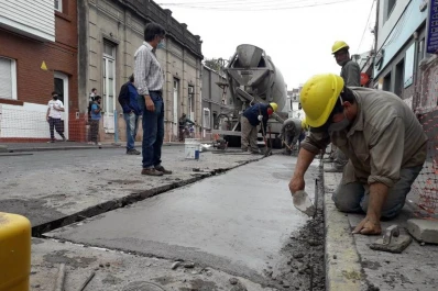 Mejoras en la capital: la Municipalidad realiza trabajos de hormigonado en Córdoba al 200