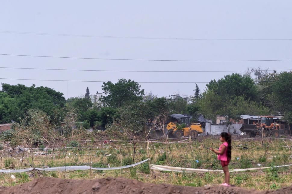 POBREZA. Maquinarias realizaban ayer tareas de limpieza en el predio. la gaceta / foto de analia jaramillo 