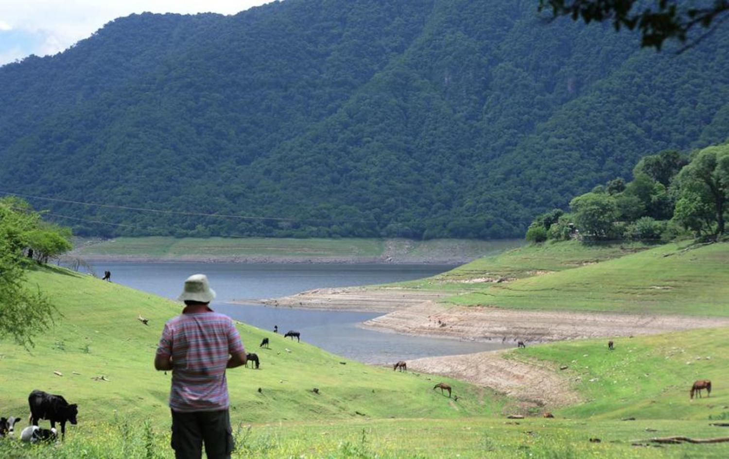 ESCABA. Imagen del dique tucumano que, por la sequía, tiene poca agua. LA GACETA 