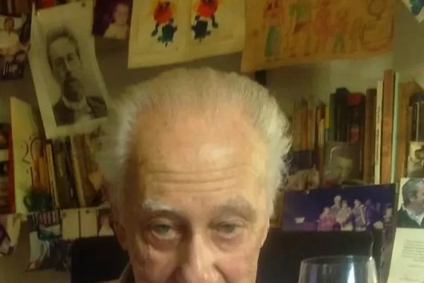 Alfredo Fenik: “un actor debe convertir en verdad un mero texto”