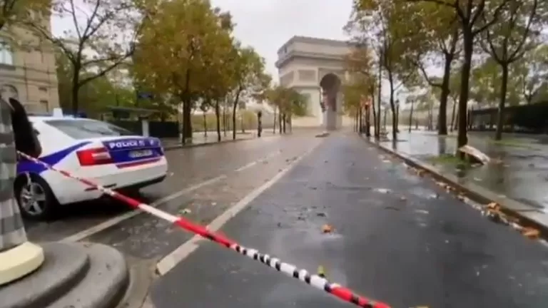 Alerta en París.