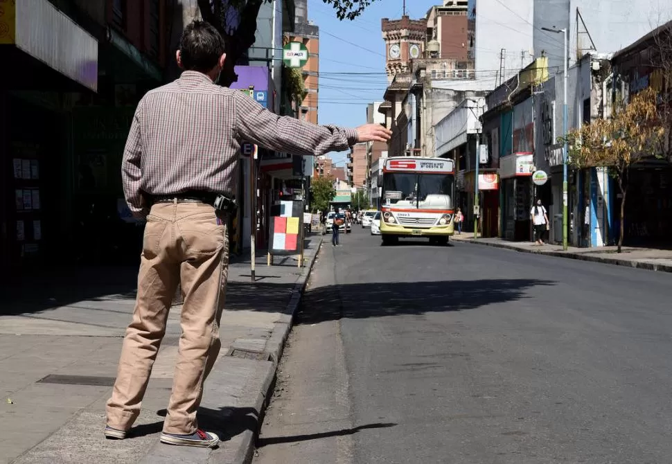 DE VUELTA. Tras 20 días de paro, los usuarios del transporte público volvieron a trasladarse en colectivos. la gaceta / foto de josé nuno