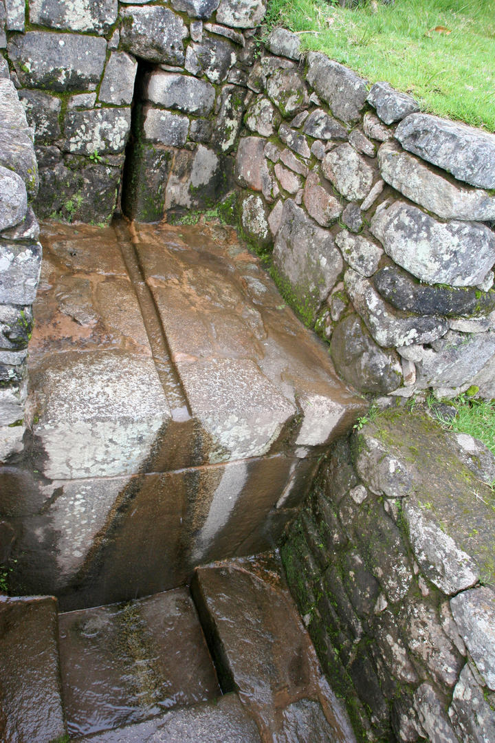 SECTOR DE UN CANAL DE RIEGO. El sistema de distribución de agua incluye 16 fuentes, ubicadas en distintos puntos de la zona urbana de la ciudad.