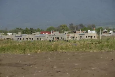 En dos horas no quedó nada en el predio tomado