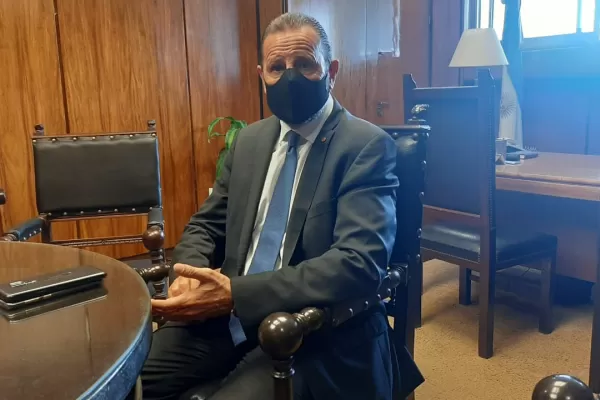 El manzurismo capitalino quiere que Alfaro tome licencia por ser precandidato