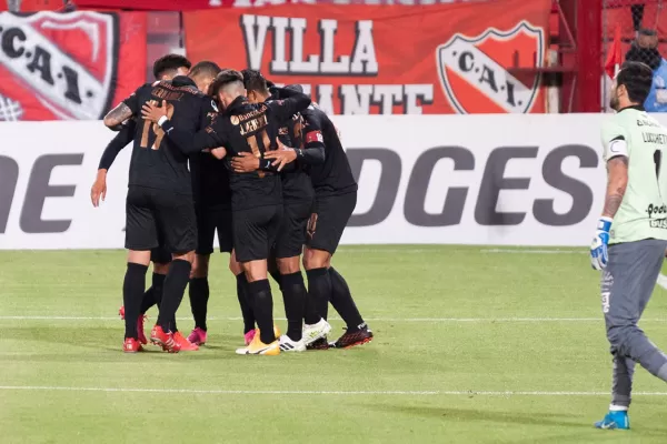 Dos polémicos fallos dejaron a Atlético con las manos vacías en Avellaneda