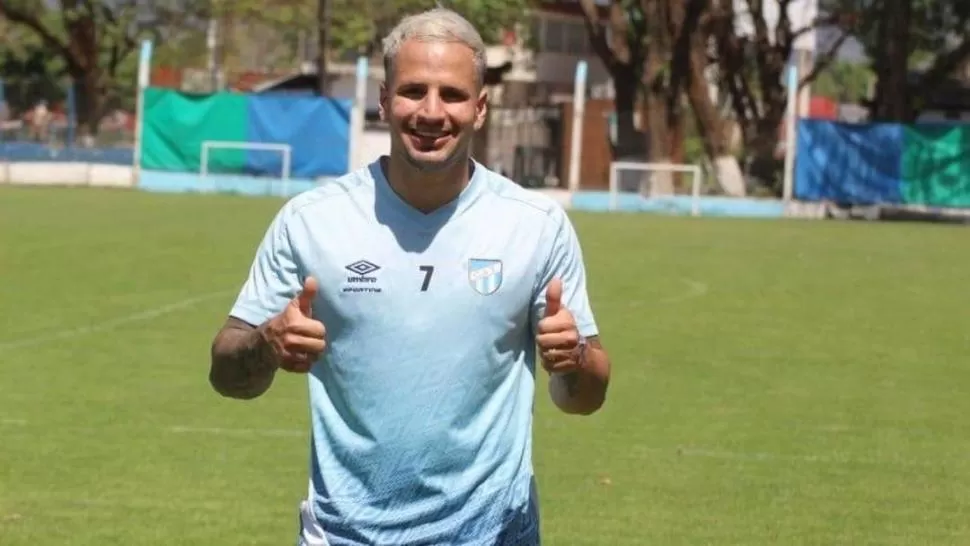 ¿TODO BIEN, FRANCO? Mussis durante el entrenamiento de Atlético en el complejo de Ojo de Agua. El volante será titular. prensa atletico