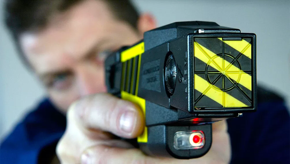 DECISIÓN POLÍTICA. Yerba Buena quiere adquirir armas Taser para los agentes de la Guardia Urbana Municipal.