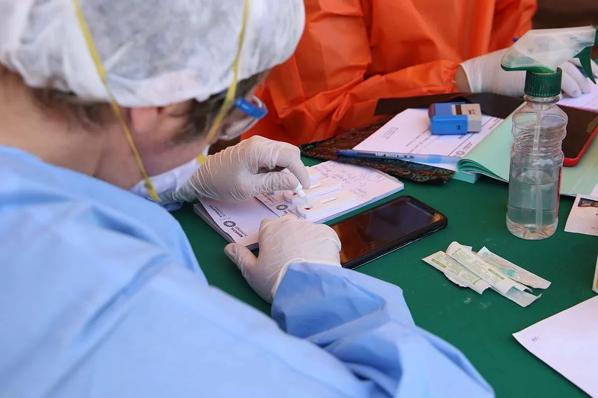 El Colegio de Bioquímicos denunció hisopados fuera de protocolo en Tucumán