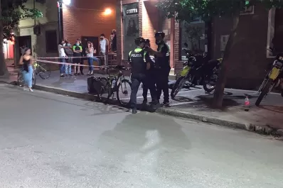 Conmoción en Barrio Norte: mató a una mujer y luego se suicidó en la vereda
