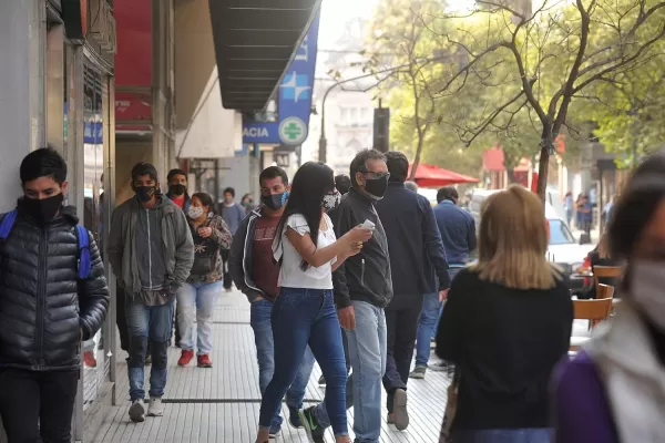 Advierten sobre la indiferencia en la calle frente a la situación en los hospitales