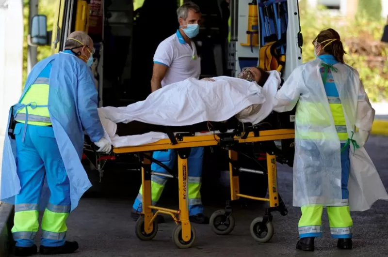 Descubren una cepa de covid-19 que prevalece en la nueva ola de contagios en España