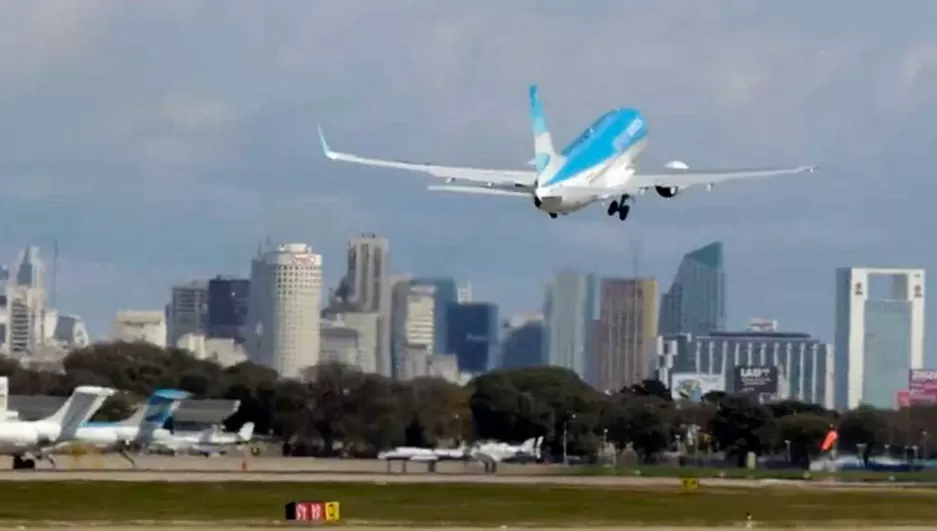 FRECUENCIAS. Aerolíneas Argentinas programó más de 650 vuelos de cabotaje e internacionales para noviembre.