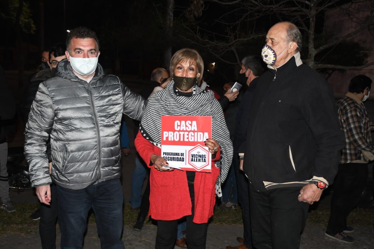 Vargas, a la derecha