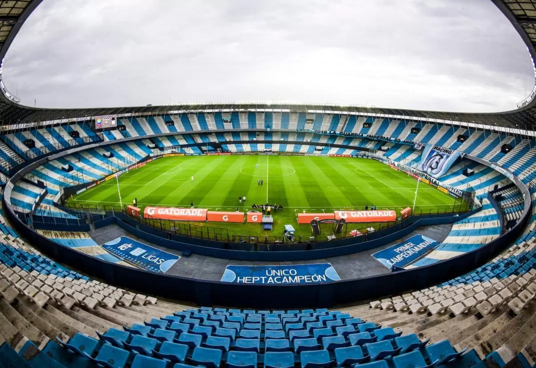 EL CILINDRO. La cancha de Racing espera por el partido. 