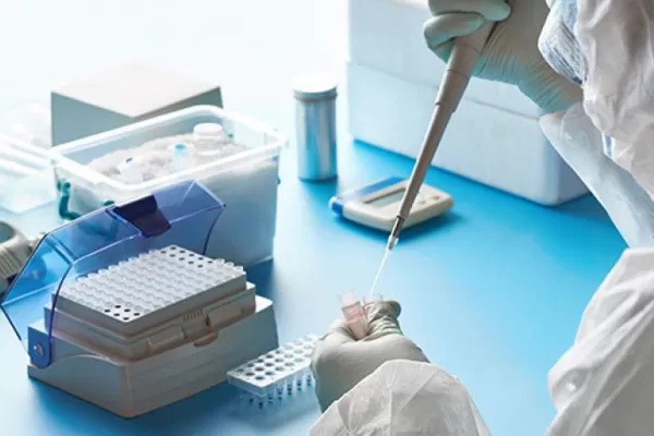 Detectan dos casos de la cepa británica de coronavirus en Tucumán