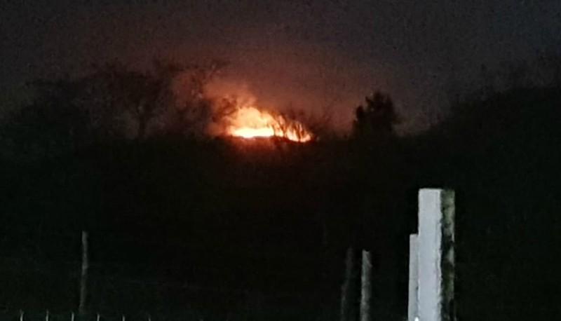 FUEGO EN EL CADILLAL. En la zona de Altos de Medina.