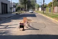 Rotura de pavimento en calle Reconquista, Yerba Buena