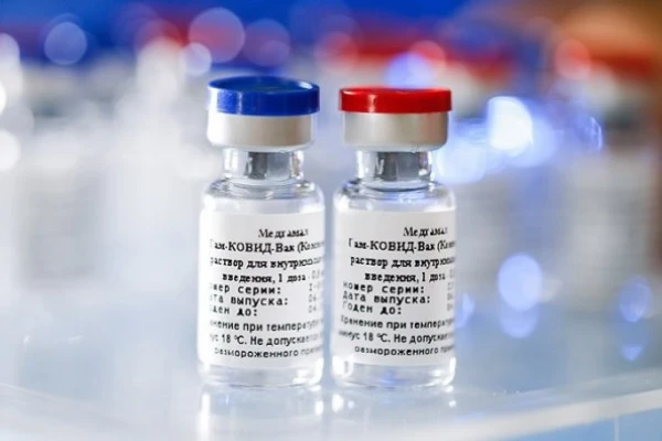 “Me parece demasiado optimista pensar que llegarán las vacunas, mucho menos las rusas