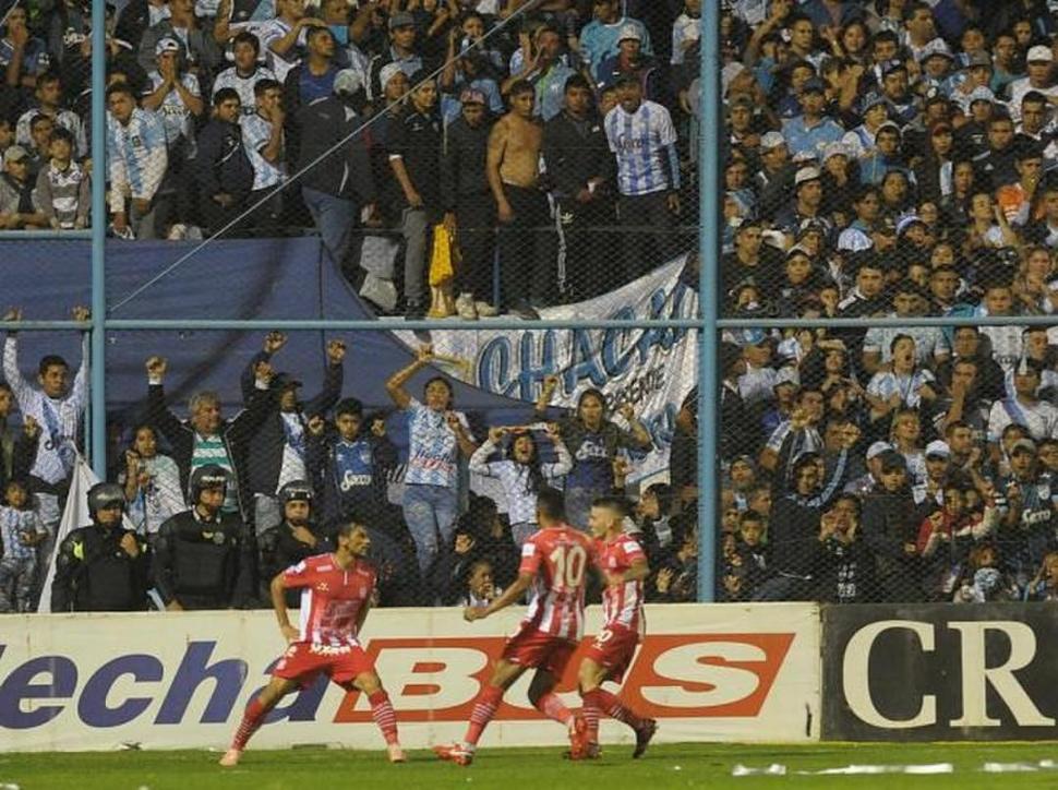 PARA EL RECUERDO. La imagen de Tino celebrando el 3-2 quedará grabada a fuego en la historia del clásico tucumano.