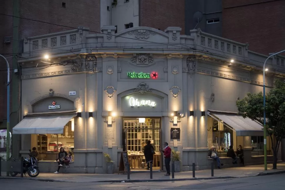 EL ESCENARIO DE LAS SUPUESTAS PRESIONES. Ohana, la cafetería ubicada en Muñecas y Junín. la gaceta / foto de DIEGO ARAOZ (archivo)