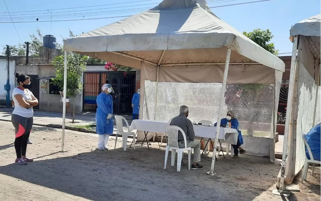 PROGRAMA DEL SIPROSA. Búsqueda activa de febriles en barrios de la capital. Foto: Prensa Salud