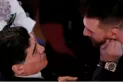 Messi le mandó fuerza a Maradona: mi familia y yo te queremos ver bien