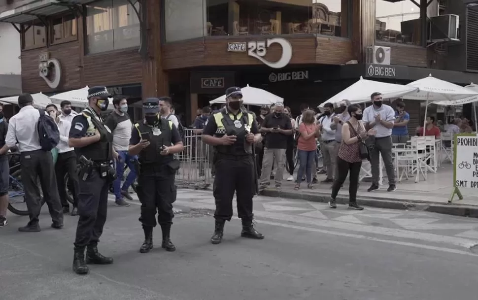 “NO TENEMOS VIDA”. Empleados del comercio protestaron el viernes. CAPTURA DE VIDEO