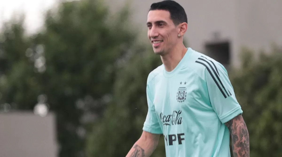 EN LA PRÁCTICA. En Ezeiza, Ángel Di María se perfiló como posible titular.