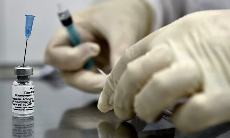 La vacuna rusa contra el coronavirus obtuvo 92% de eficacia en los estudios de fase 3
