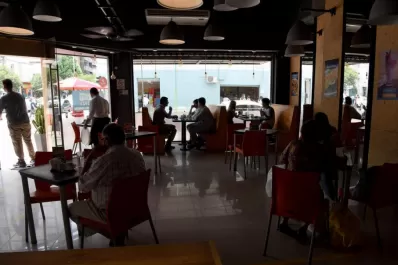 Guiño a bares y a restaurantes: cerrarán a las 23 pero habrá unos minutos de tolerancia