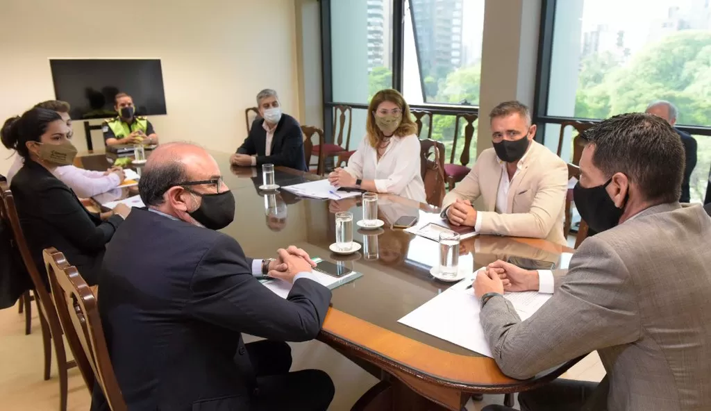 EN REUNIÓN. La comisión de Seguridad y Justicia de la Legislatura debate el tema de las mecheras y los pungas. Foto: Prensa HLT