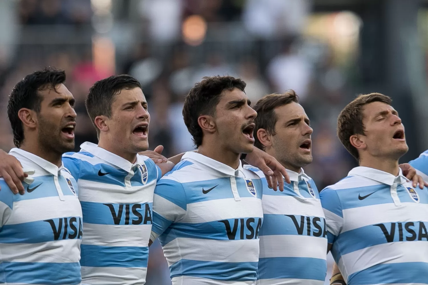 DOS TUCUMANOS. Matías Orlando (primero desde la izquierda) y Nicolás Sánchez (cuarto), en un triunfo histórico. Captura de Video ESPN