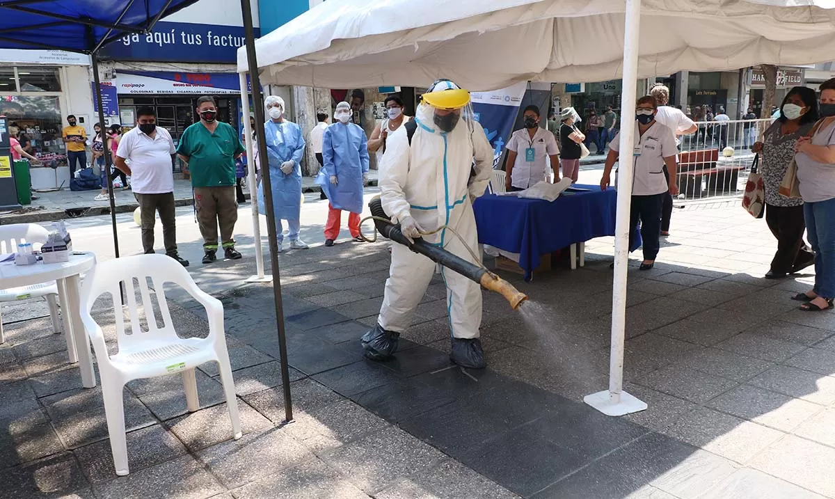 PROGRAMA BUSCARTE. Pruebas para la detección de asintomáticos en el microcentro de la capital. FOTO MINISTERIO SALUD PÚBLICA.