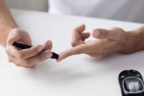 Descubren por qué las personas con diabetes pueden sufrir cuadros graves de covid-19