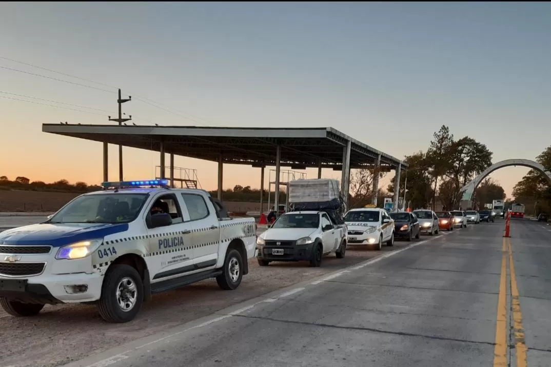 Pasos fronterizos: las demoras dependen de quién te recibe se quejan los  ruralistas