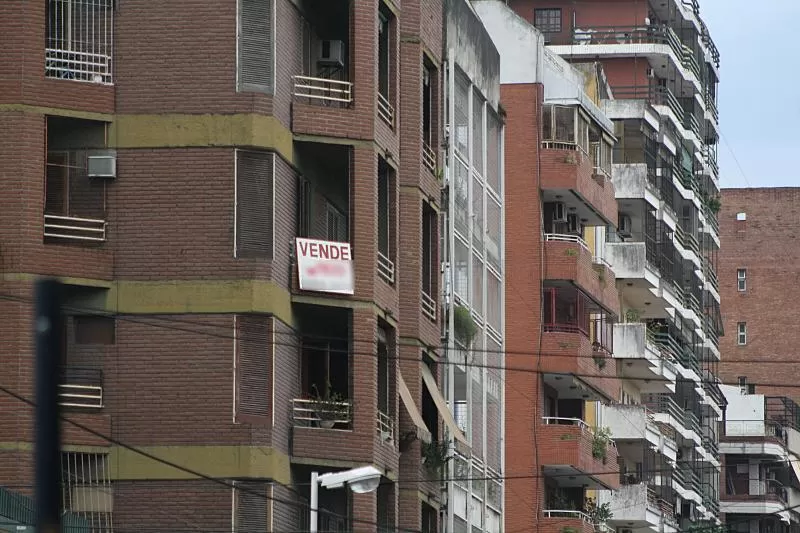 Cuántos años de salario debe invertir un argentino para comprar su primera casa