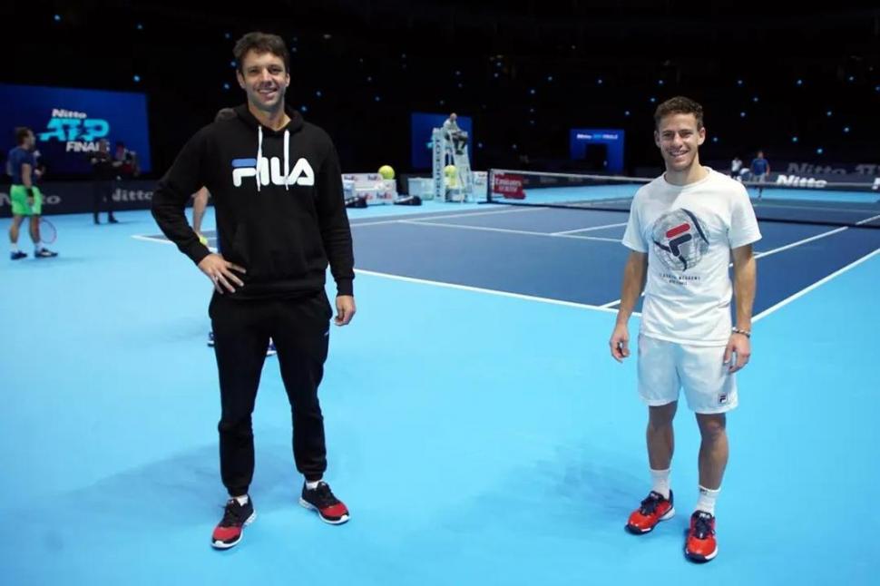 MAESTROS ARGENTINOS. “Cebolla” Zeballos y “Peque” Schwartzman,  juntos durante la presentación oficial de la competencia.