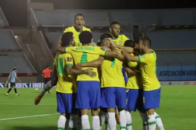 Brasil ganó en Uruguay y Bolivia igualó en Paraguay