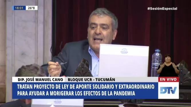 “NO RESOLVERÁ NADA”. El radical Cano rechazó la iniciativa oficial. 