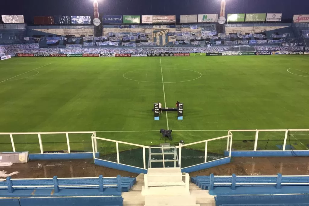 SIN HINCHAS. En el sector 1 de plateas se ubican los suplentes de los equipos.