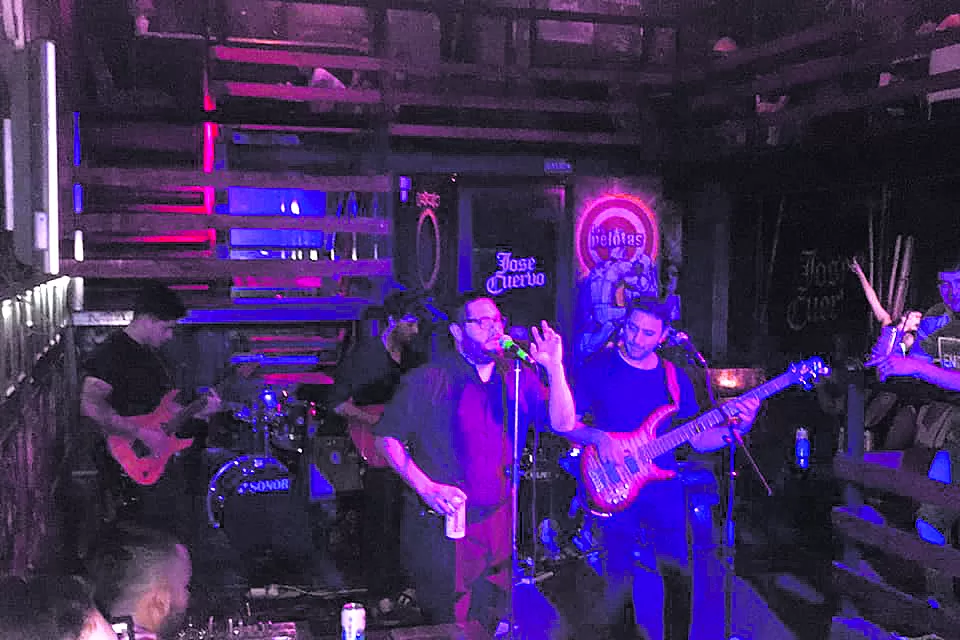 Rock y pop de tucumanos: actúan Ciudad descalza y Johny Boy