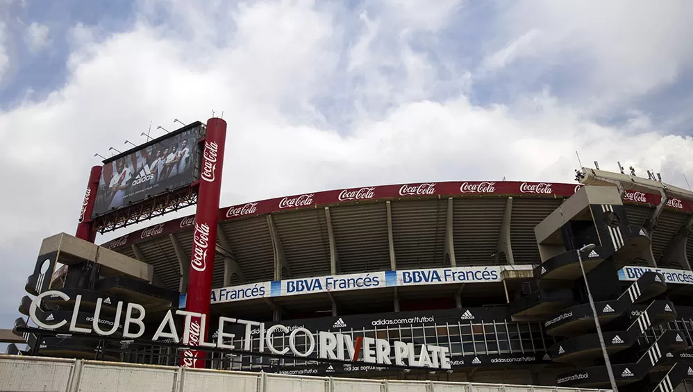 DECISIÓN. Aunque no se prsentó a jugar de manera arbitraria su partido ante Atlético, la AFA no le quitará los puntos a River, sino que resolvió que el encuentro debe jugarse.